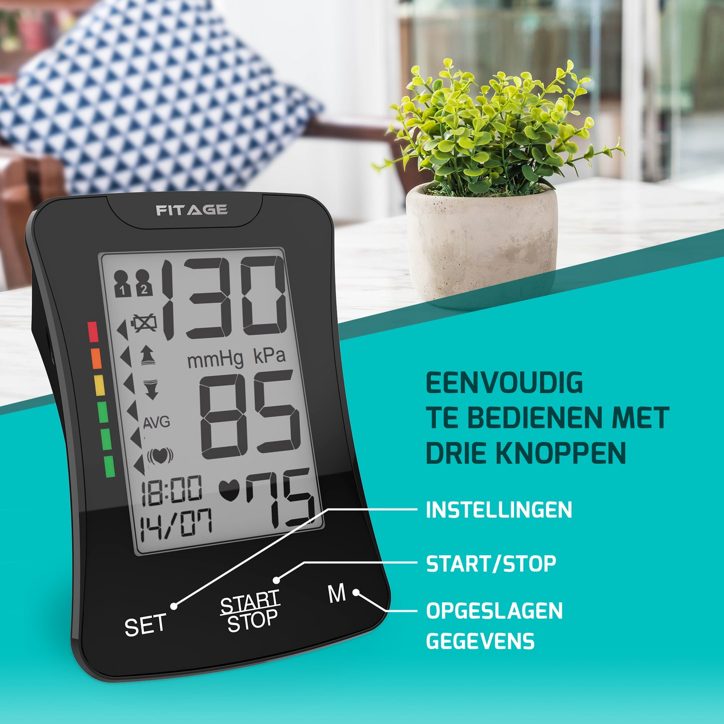Bloeddrukmeter Fitage met een digitaal display en een opgerolde manchet, klaar voor gebruik.